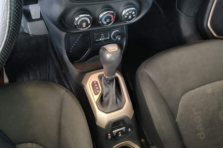 Used Jeep Renegade 2016 1.4T Automatic Jingneng Edition Gear Lever