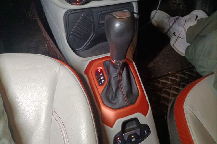 Used Jeep Renegade 2016 1.4T Automatic Smart Edition Gear Lever