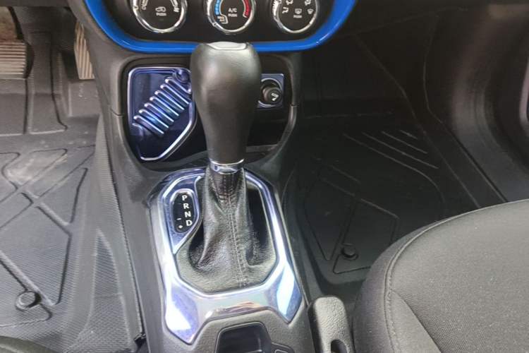 Used Jeep Renegade 2016 1.4T Automatic Jingneng Edition Gear Lever