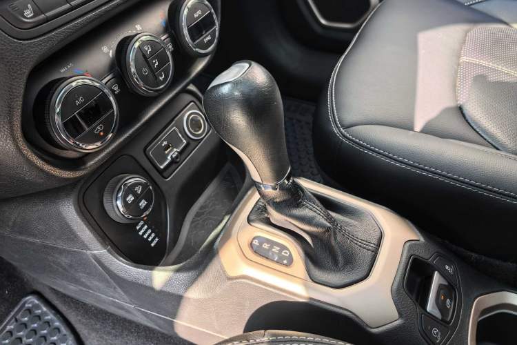 Used Jeep Renegade 2016 2.0L Automatic Four-Wheel Drive 75th Anniversary Tribute Edition Gear Lever