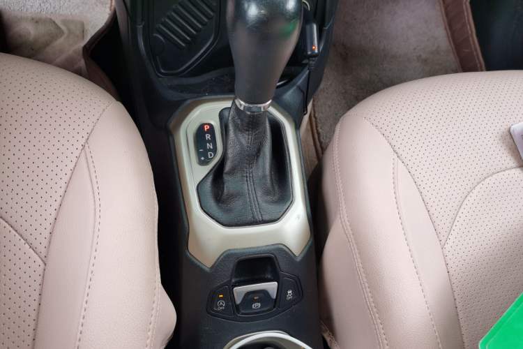 Used Jeep Renegade 2016 1.4T Automatic Kinetic Edition Gear Lever