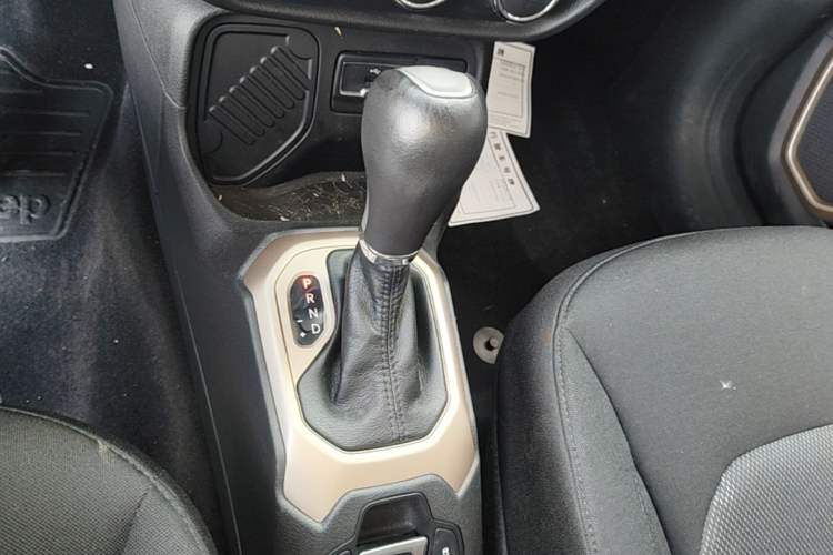 Used Jeep Renegade 2016 1.4T Automatic Kinetic Edition Gear Lever