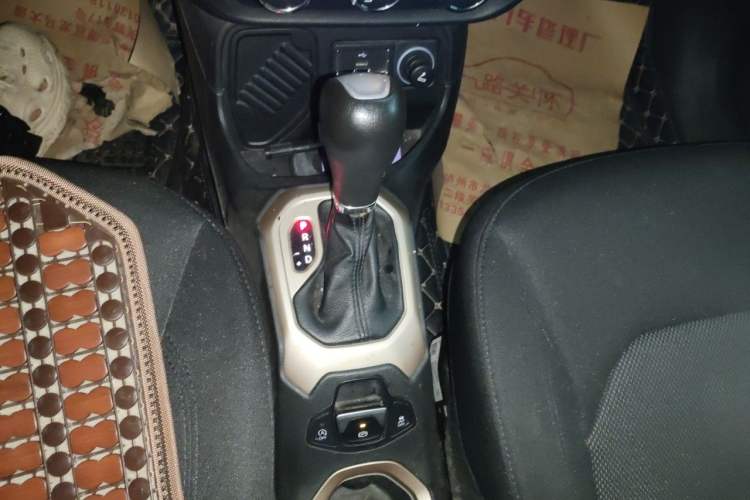 Used Jeep Renegade 2016 1.4T Automatic High-Energy Version Gear Lever