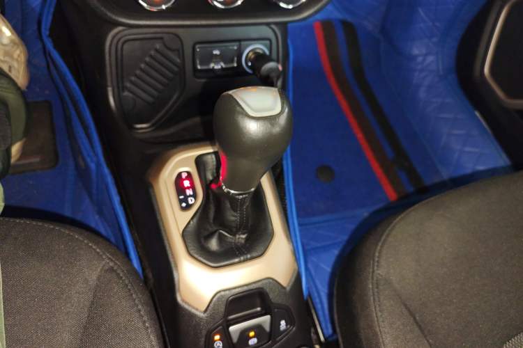 Used Jeep Renegade 2016 1.4T Automatic High-Energy Version Gear Lever