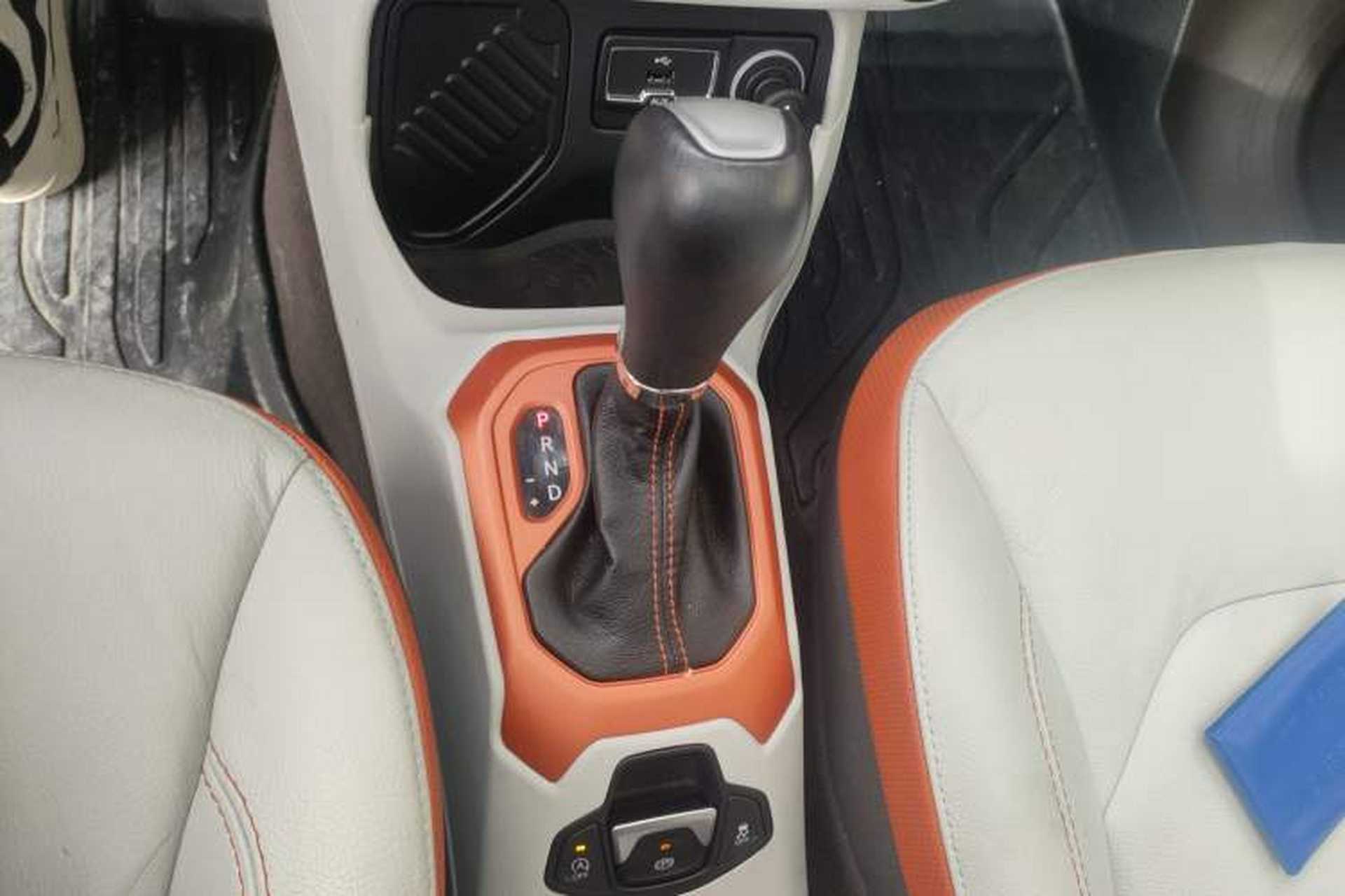 Used Jeep Renegade 2016 1.4T Automatic Smart Edition Gear Lever