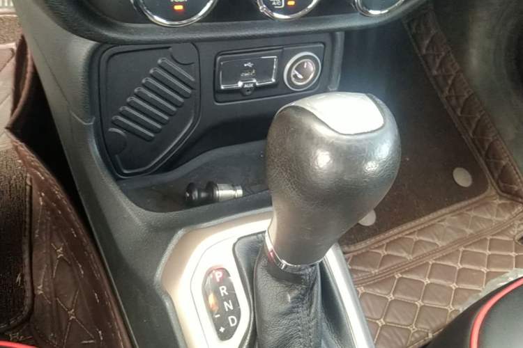 Used Jeep Renegade 2016 1.4T Automatic High-Energy Version Gear Lever