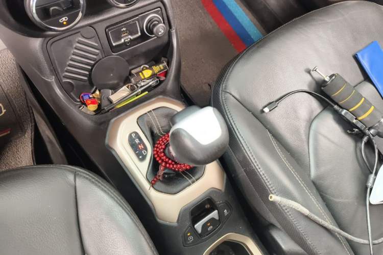 Used Jeep Renegade 2016 1.4T Automatic Smart Edition Gear Lever