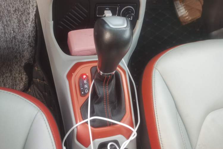 Used Jeep Renegade 2016 1.4T Automatic Smart Edition Gear Lever
