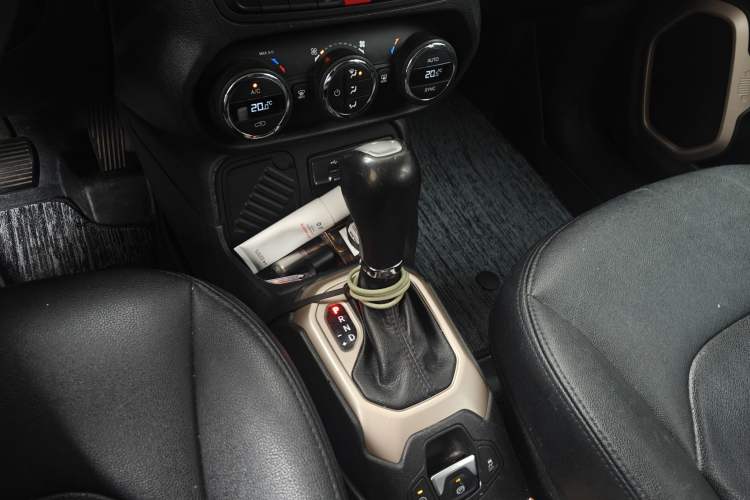 Used Jeep Renegade 2016 1.4T Automatic Jingneng Version+ Gear Lever