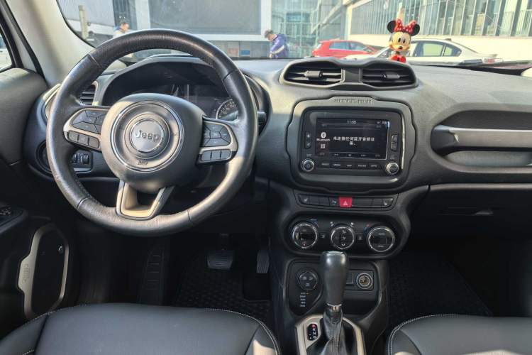 Used Jeep Renegade 2016 2.0L Automatic Four-Wheel Drive 75th Anniversary Tribute Edition Interior 14