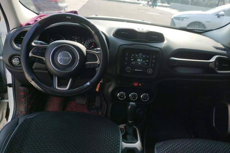 Used Jeep Renegade 2016 1.4T Automatic Jingneng Edition Interior 2