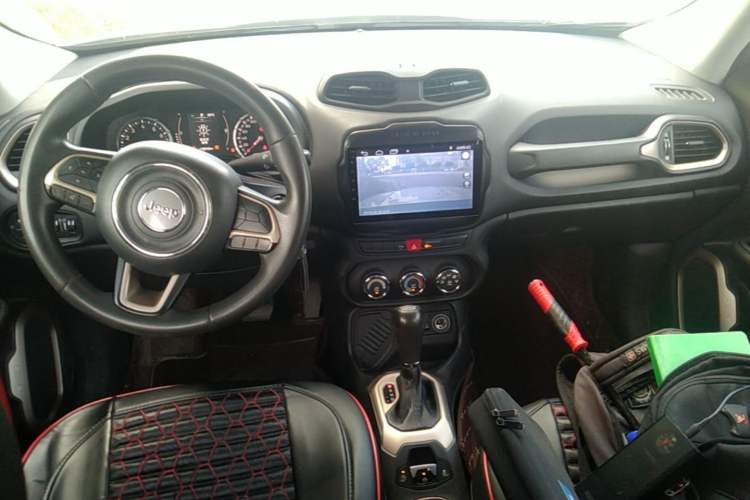 Used Jeep Renegade 2016 1.4T Automatic High-Energy Version Interior 2