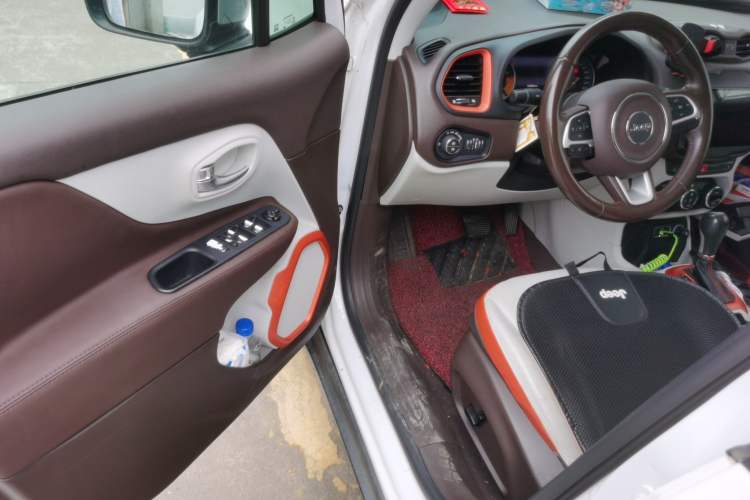 Used Jeep Renegade 2016 1.4T Automatic Smart Edition Interior 3
