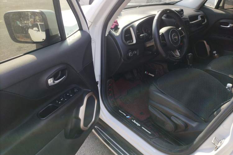 Used Jeep Renegade 2016 1.4T Automatic Jingneng Edition Interior 3