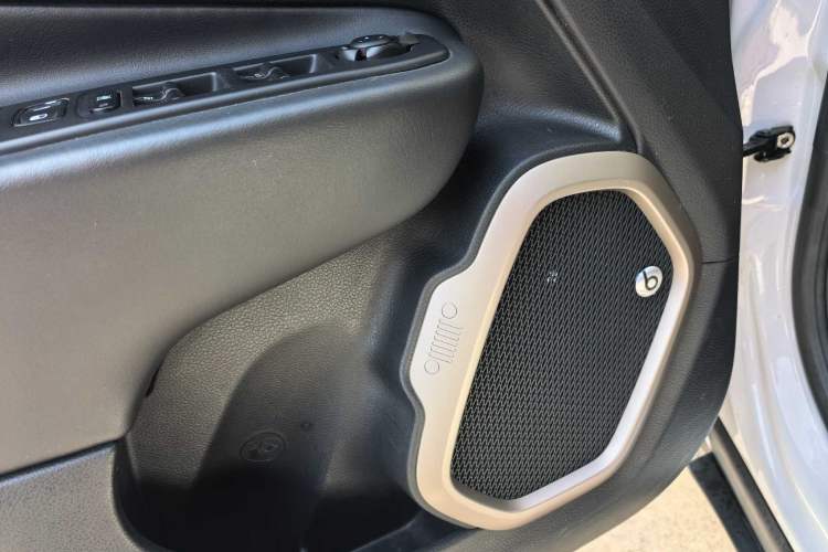 Used Jeep Renegade 2016 2.0L Automatic Four-Wheel Drive 75th Anniversary Tribute Edition Interior 3