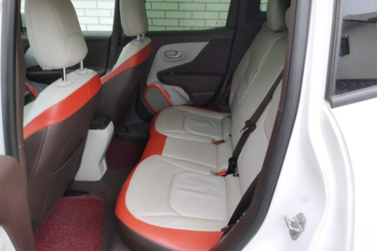 Used Jeep Renegade 2016 1.4T Automatic Smart Edition Interior 4