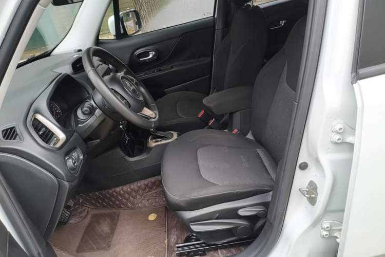 Used Jeep Renegade 2016 1.4T Automatic Kinetic Edition Left Front Seat