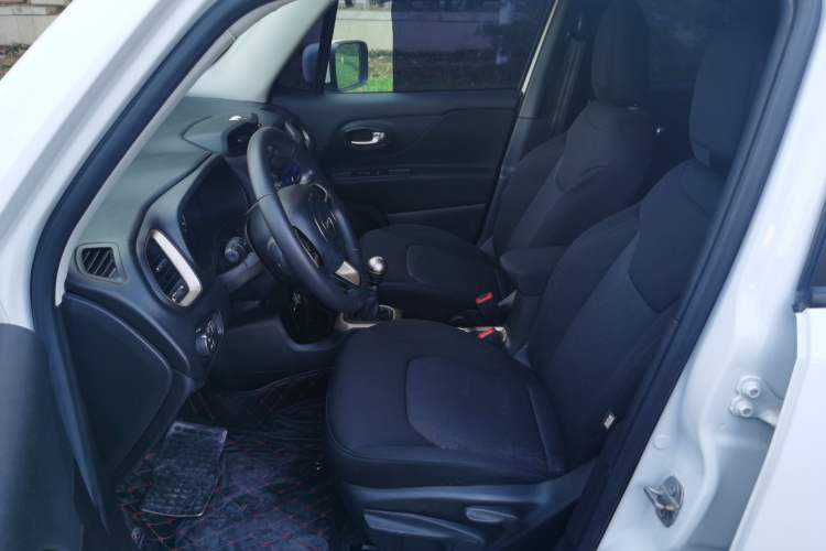 Used Jeep Renegade 2016 1.4T Manual Kinetic Edition Left Front Seat