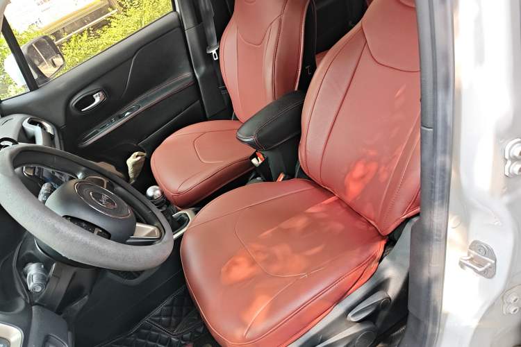 Used Jeep Renegade 2016 1.4T Manual Kinetic Edition Left Front Seat