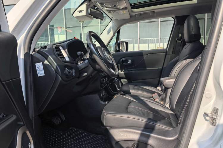 Used Jeep Renegade 2016 2.0L Automatic Four-Wheel Drive 75th Anniversary Tribute Edition Left Front Seat