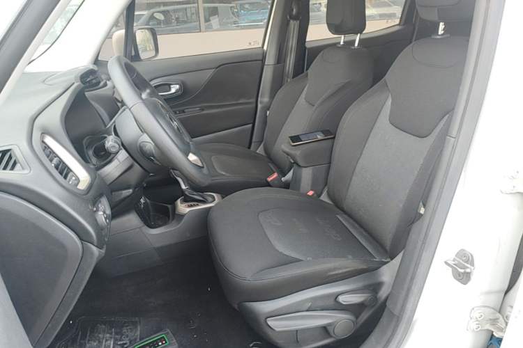 Used Jeep Renegade 2016 1.4T Automatic Kinetic Edition Left Front Seat