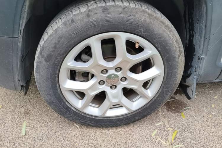 Used Jeep Renegade 2016 1.4T Automatic Kinetic Edition Left Front Wheel Hub