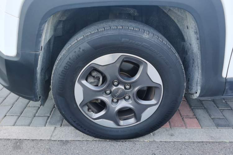 Used Jeep Renegade 2016 1.4T Manual Kinetic Edition Left Front Wheel Hub