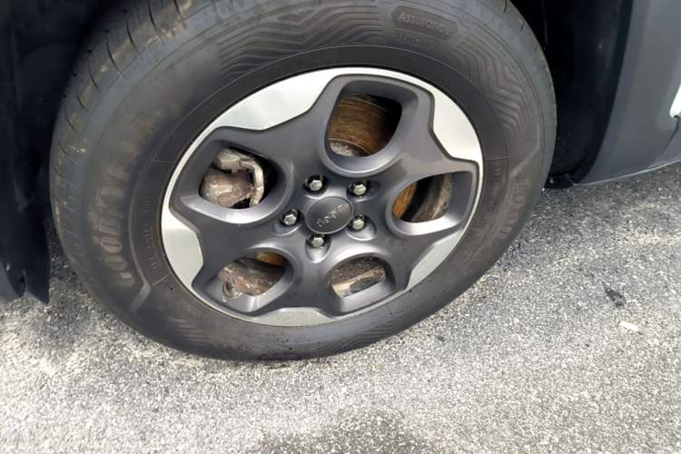 Used Jeep Renegade 2016 1.4T Automatic Kinetic Edition Left Front Wheel Hub