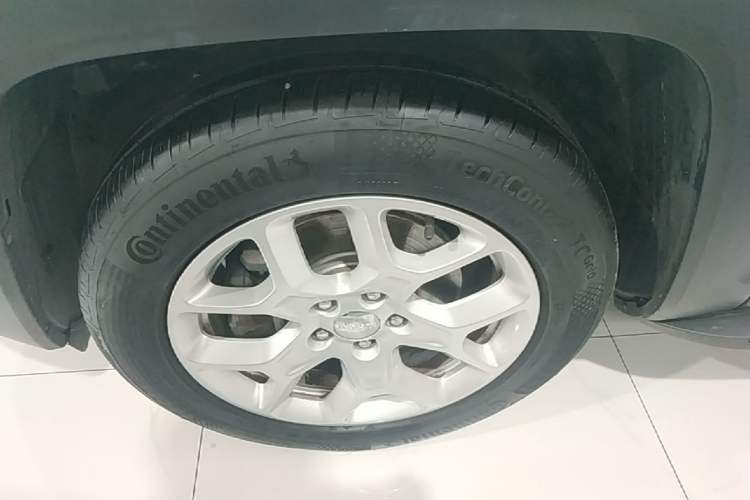Used Jeep Renegade 2016 1.4T Automatic Jingneng Version+ Left Front Wheel Hub