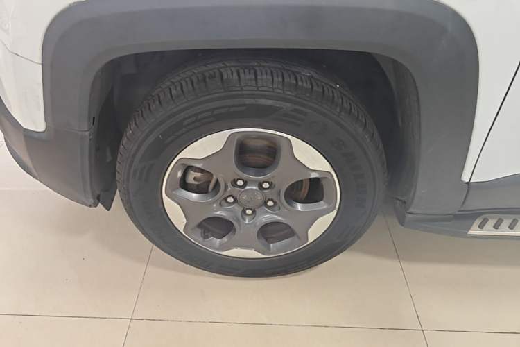 Used Jeep Renegade 2016 1.4T Automatic Kinetic Edition Left Front Wheel Hub