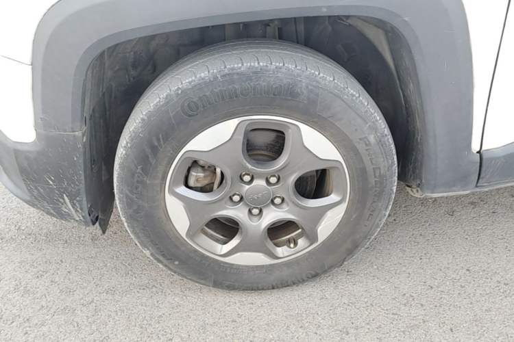 Used Jeep Renegade 2016 1.4T Automatic Kinetic Edition Left Front Wheel Hub