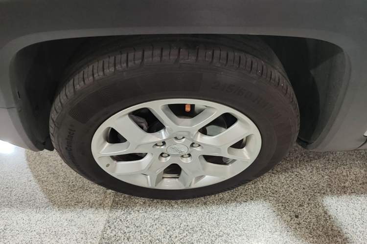 Used Jeep Renegade 2016 1.4T Automatic Jingneng Edition Left Front Wheel Hub