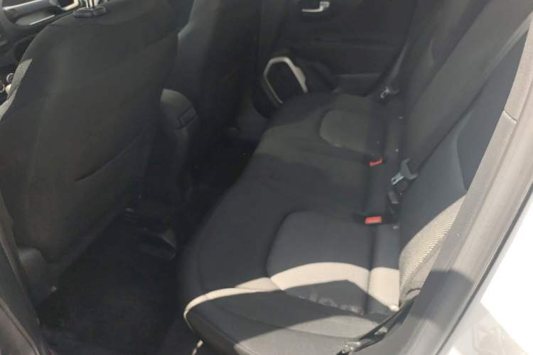 Used Jeep Renegade 2016 1.4T Automatic Jingneng Edition Left Rear Seat
