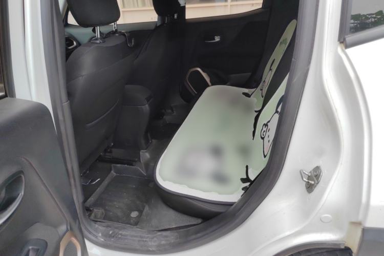 Used Jeep Renegade 2016 1.4T Automatic Jingneng Edition Left Rear Seat