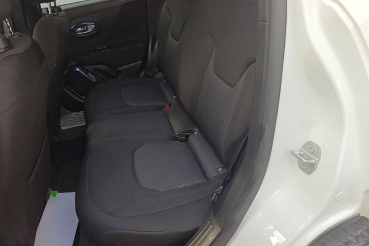 Used Jeep Renegade 2016 1.4T Automatic Jingneng Edition Left Rear Seat