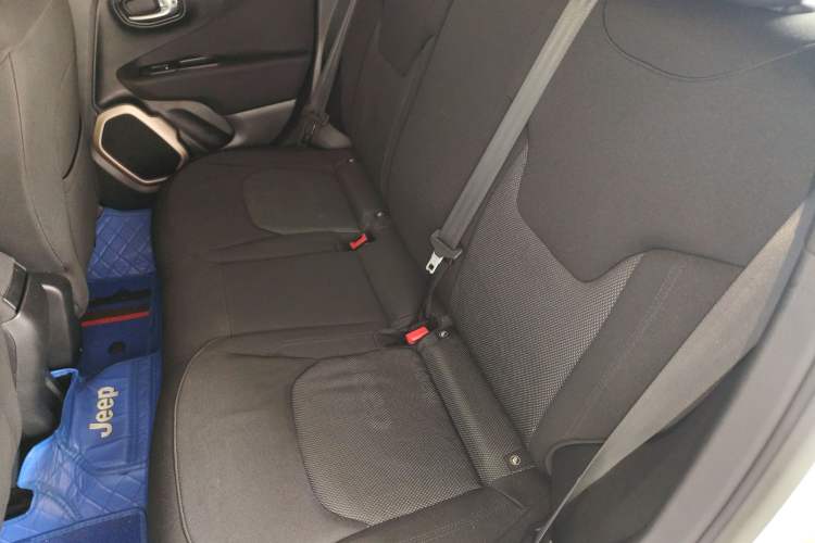 Used Jeep Renegade 2016 1.4T Automatic High-Energy Version Left Rear Seat