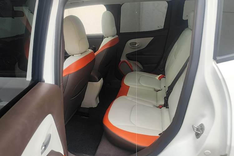 Used Jeep Renegade 2016 1.4T Automatic Smart Edition Left Rear Seat