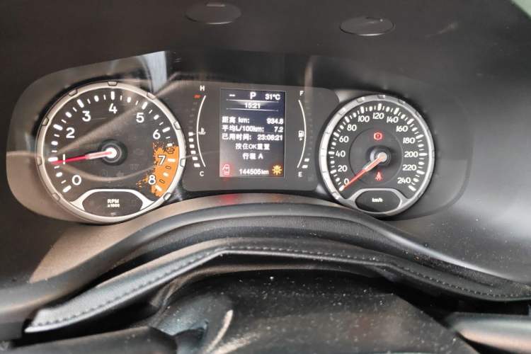 Used Jeep Renegade 2016 1.4T Automatic High-Energy Version Odometer Close Up