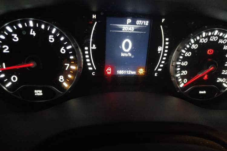 Used Jeep Renegade 2016 1.4T Automatic Kinetic Edition Odometer Close Up