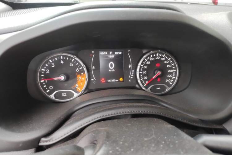 Used Jeep Renegade 2016 1.4T Automatic Jingneng Edition Odometer Close Up