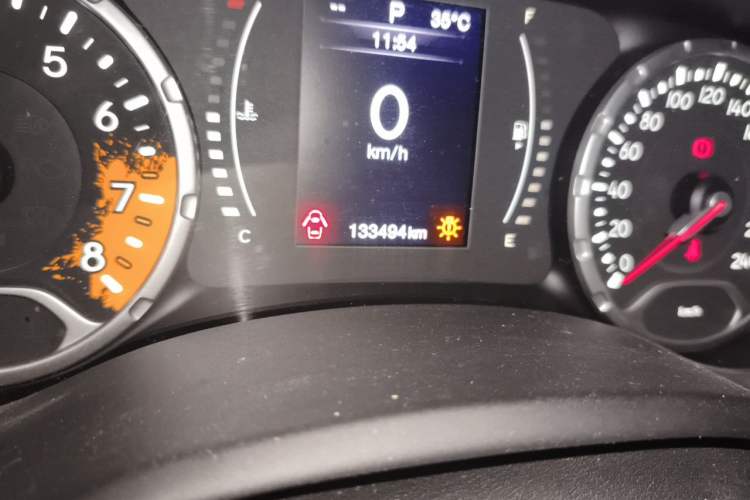 Used Jeep Renegade 2016 1.4T Automatic High-Energy Version Odometer Close Up