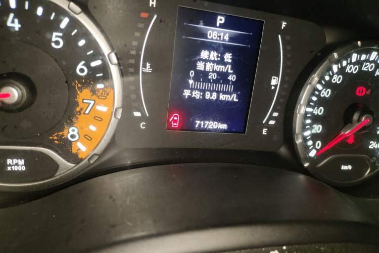 Used Jeep Renegade 2016 1.4T Automatic High-Energy Version Odometer Close Up