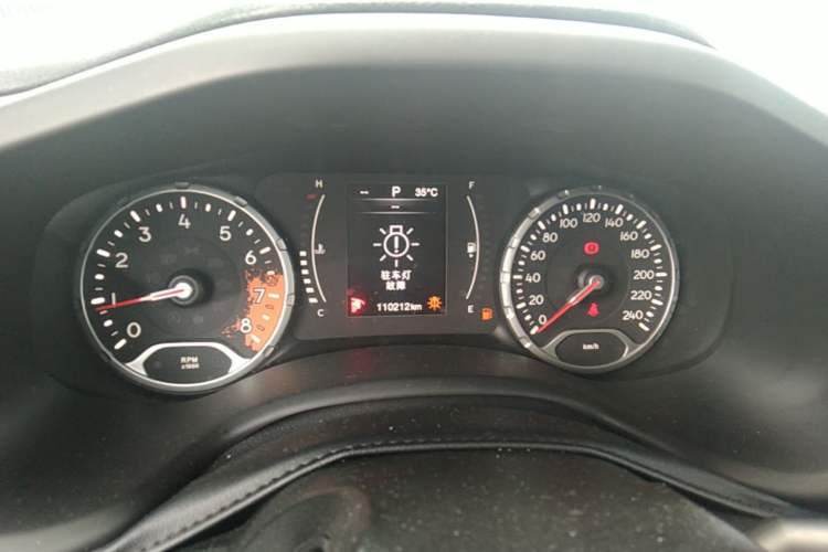 Used Jeep Renegade 2016 1.4T Automatic High-Energy Version Odometer Close Up