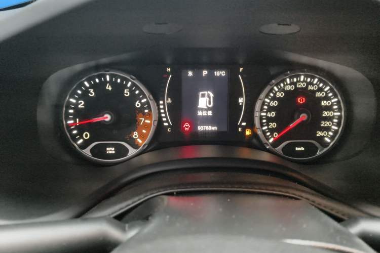 Used Jeep Renegade 2016 1.4T Automatic Jingneng Edition Odometer Close Up