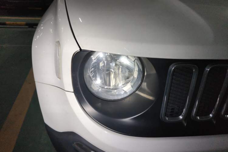 Used Jeep Renegade 2016 1.4T Automatic Kinetic Edition Right Front Headlight