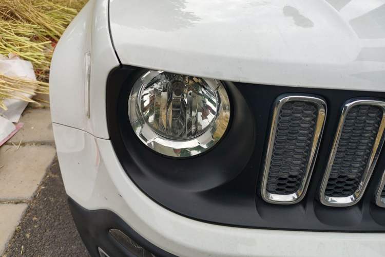 Used Jeep Renegade 2016 1.4T Automatic Jingneng Version+ Right Front Headlight