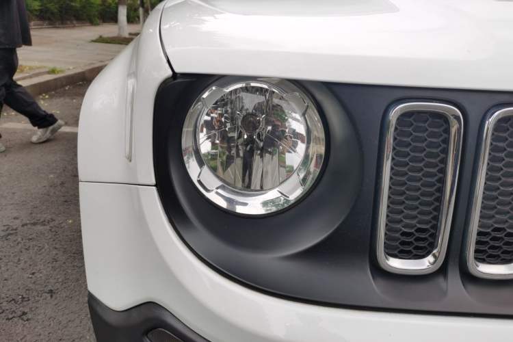 Used Jeep Renegade 2016 1.4T Automatic Kinetic Edition Right Front Headlight