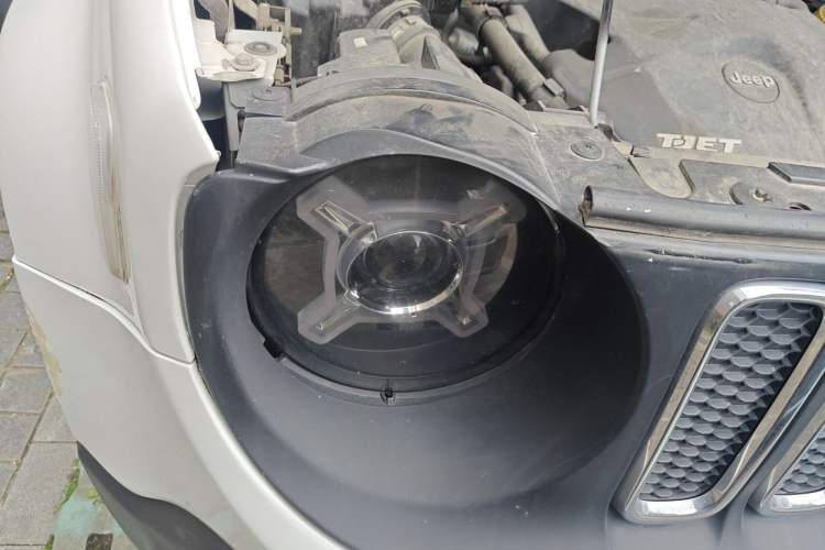 Used Jeep Renegade 2016 1.4T Automatic Jingneng Version+ Right Front Headlight