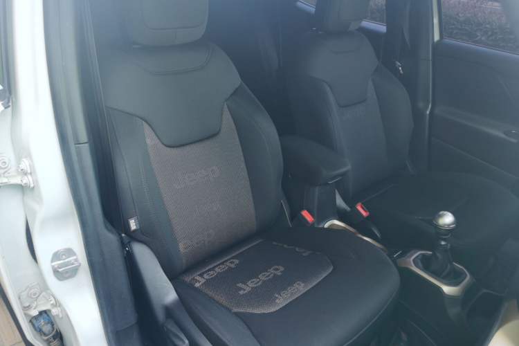 Used Jeep Renegade 2016 1.4T Manual Kinetic Edition Right Front Seat