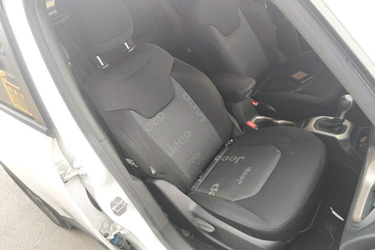 Used Jeep Renegade 2016 1.4T Automatic Kinetic Edition Right Front Seat